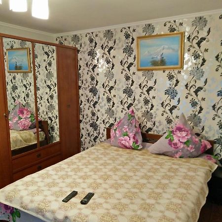Apartment Nr Railway Station Odesa Exterior photo